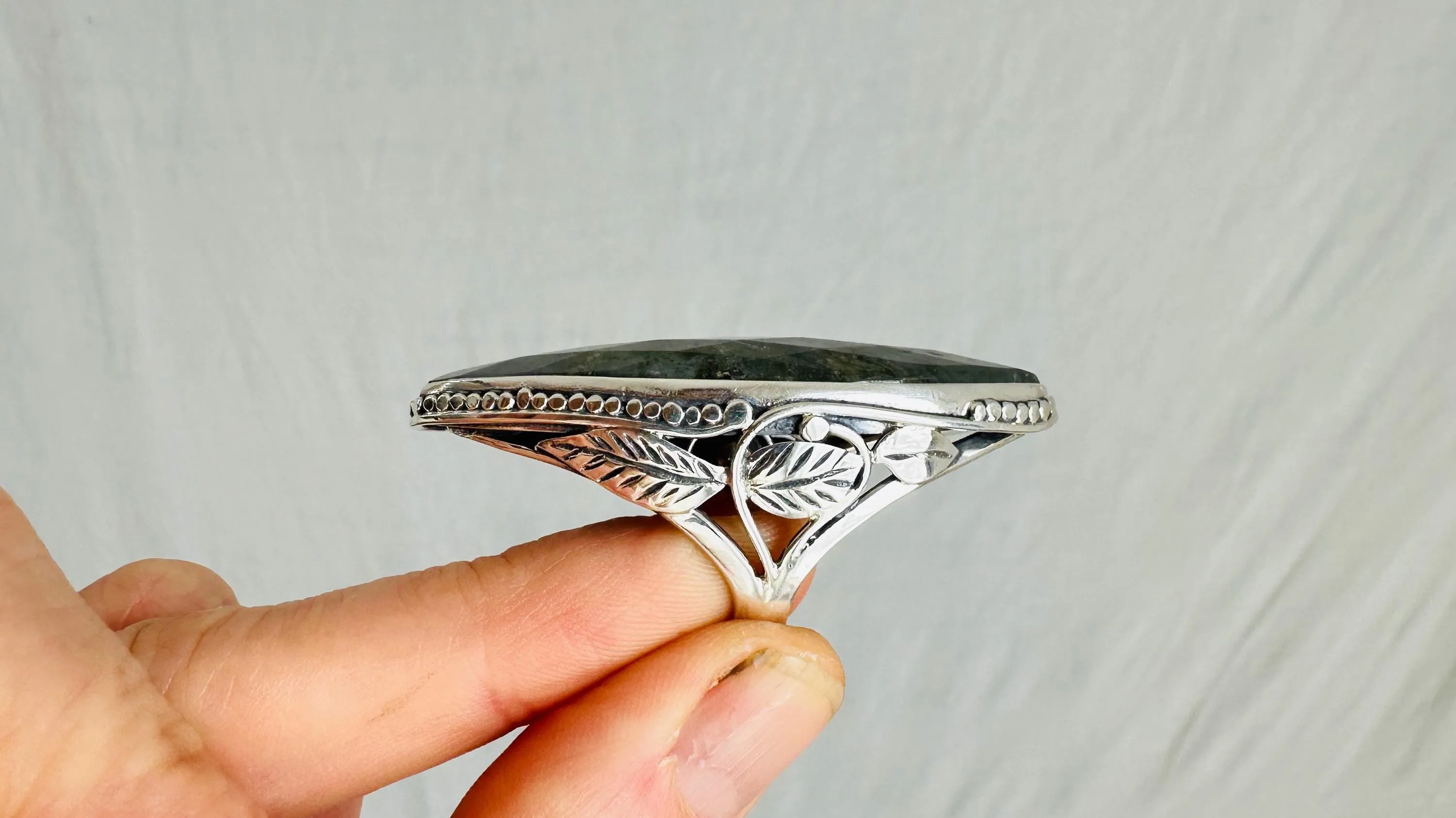 Faceted Labradorite Botanicals Cocktail Ring. Handmade Sterling Silver Jewelry. Size 6. 4132