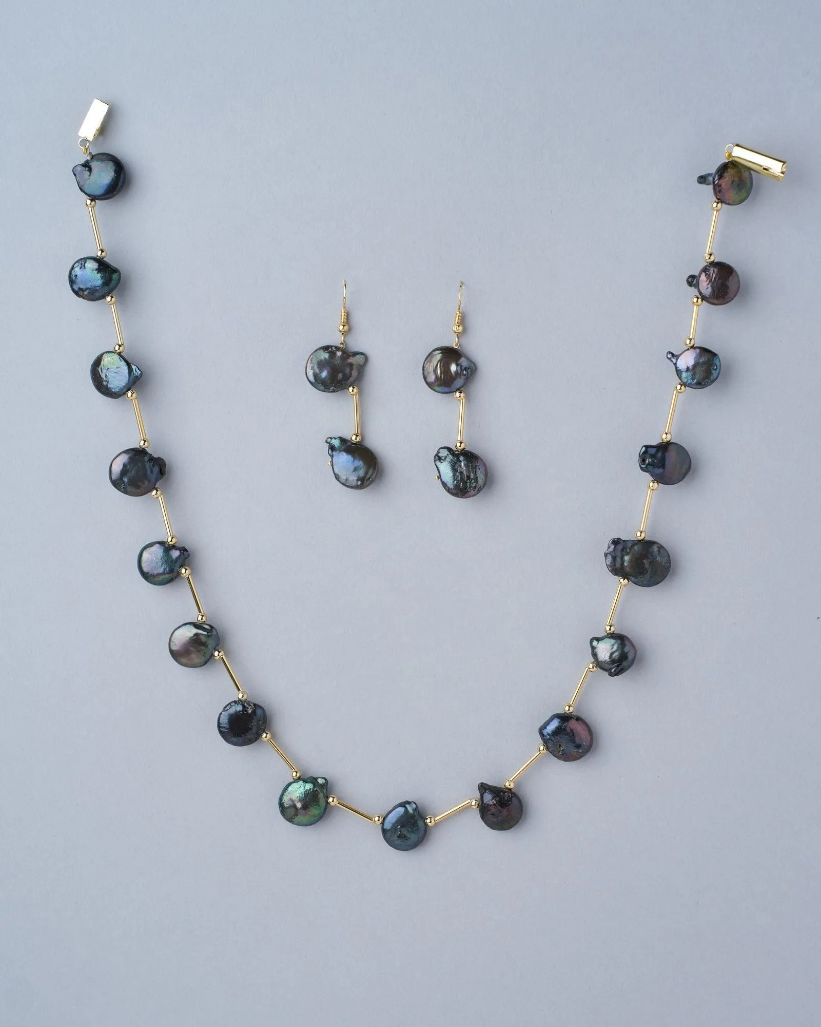 Fashionable Black Pearl Necklace Set