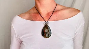 Labradorite and Silver Pendant Necklace. 0920
