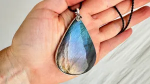 Labradorite and Silver Pendant Necklace. 2379