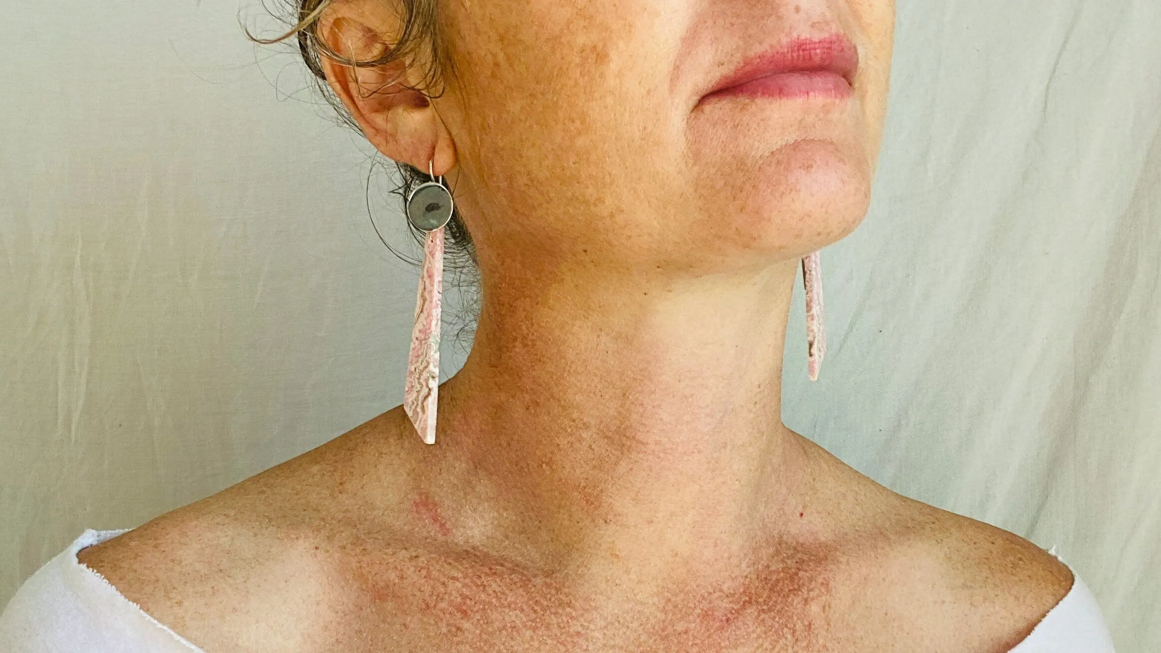 Rhodochrosite Earrings. Santo Domingo Pueblo. Kewa. 0351