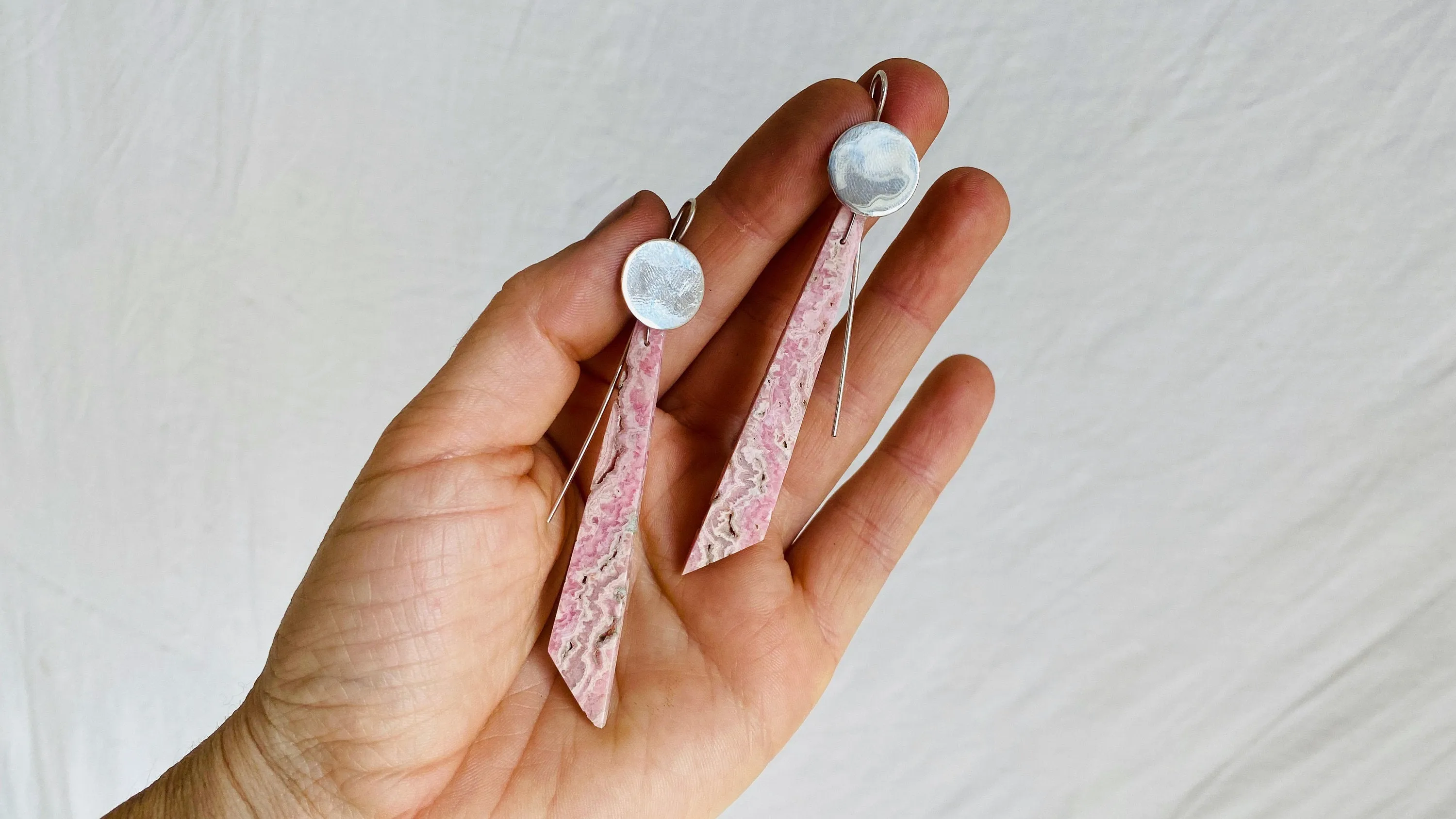Rhodochrosite Earrings. Santo Domingo Pueblo. Kewa. 0351