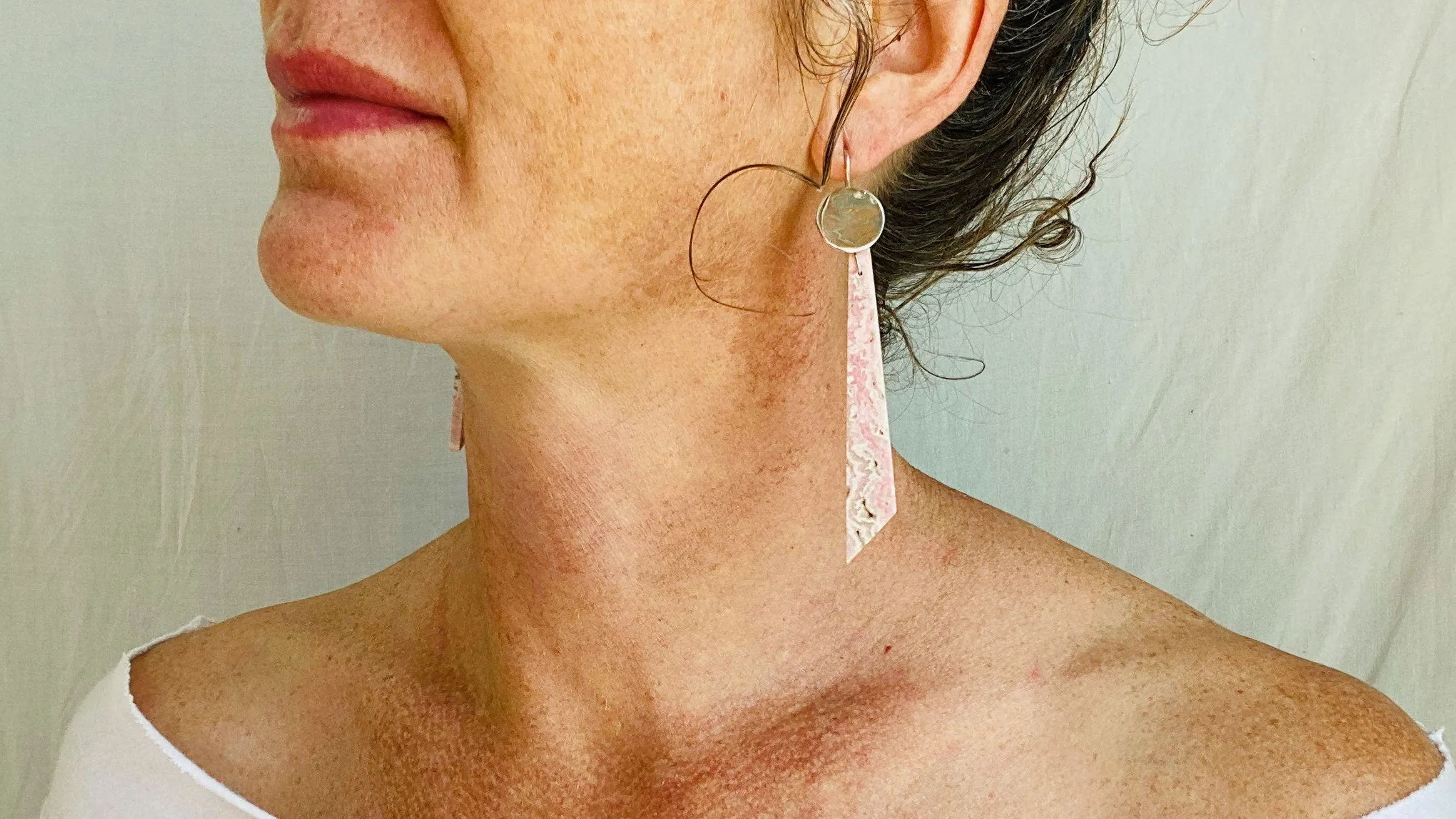Rhodochrosite Earrings. Santo Domingo Pueblo. Kewa. 0351